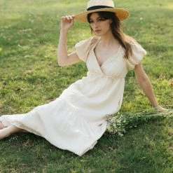 Listicle Maternity Friendly Daisy Sweetheart Maxi Dress