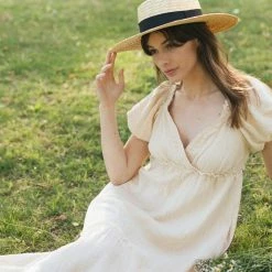 Listicle Maternity Friendly Daisy Sweetheart Maxi Dress