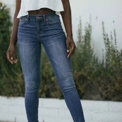 KanCan Clothing Yvonne Mid Rise Skinny Jean