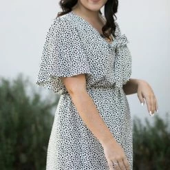 Andree By Unit Clothing Curvy Savannah Flutter Sleeve Dress