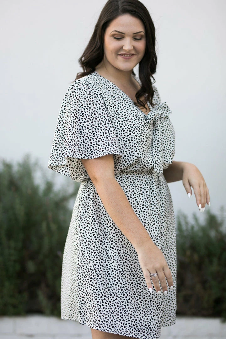 Andree By Unit Clothing Curvy Savannah Flutter Sleeve Dress