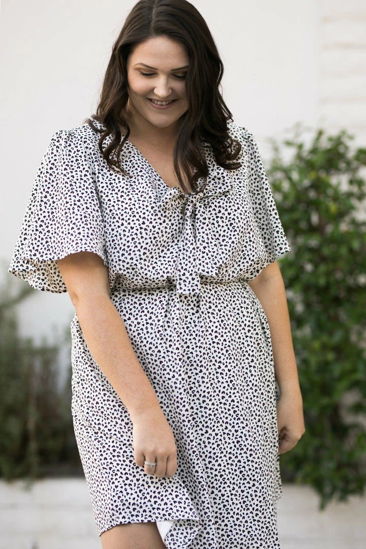 Andree By Unit Clothing Curvy Savannah Flutter Sleeve Dress