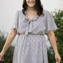 Andree By Unit Clothing Curvy Savannah Flutter Sleeve Dress