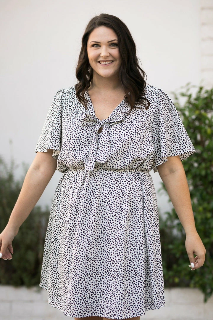 Andree By Unit Clothing Curvy Savannah Flutter Sleeve Dress