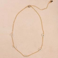 Fame Accessories Tatum Pearl Daisy Necklace