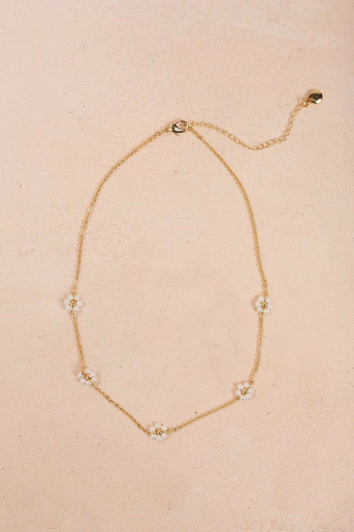 Fame Accessories Tatum Pearl Daisy Necklace
