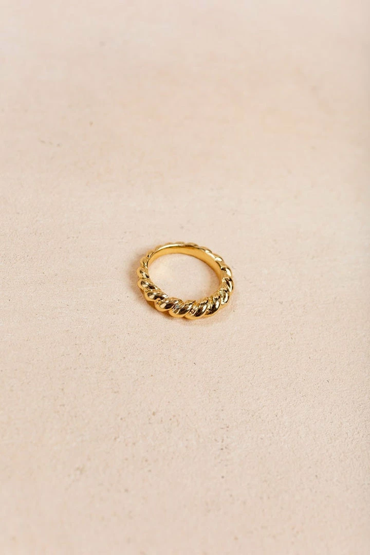 Fame Monique Twisted Ring
