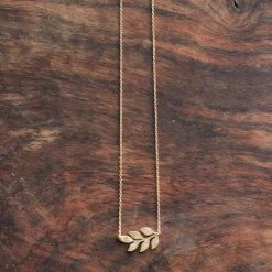 Fame Cora Leaf Dainty Gold Necklace
